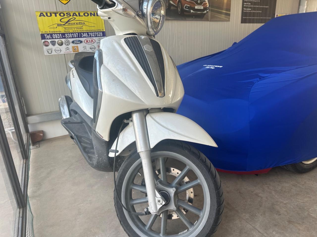 Piaggio Beverly 300 i.e. Tourer