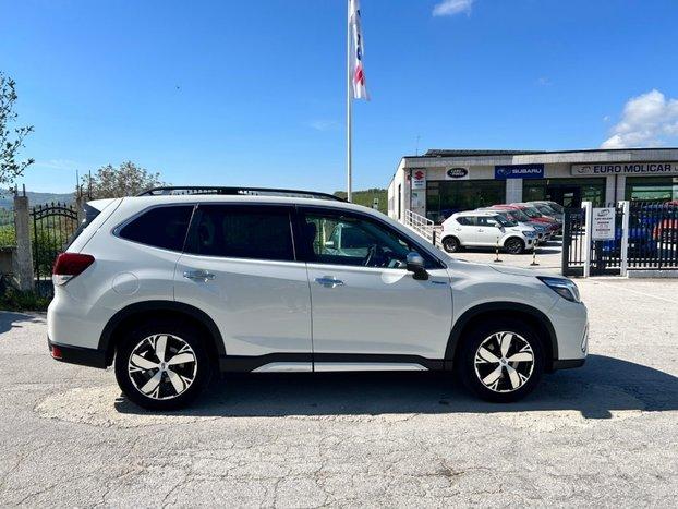 SUBARU Forester 2.0 e-Boxer Premium 4x4