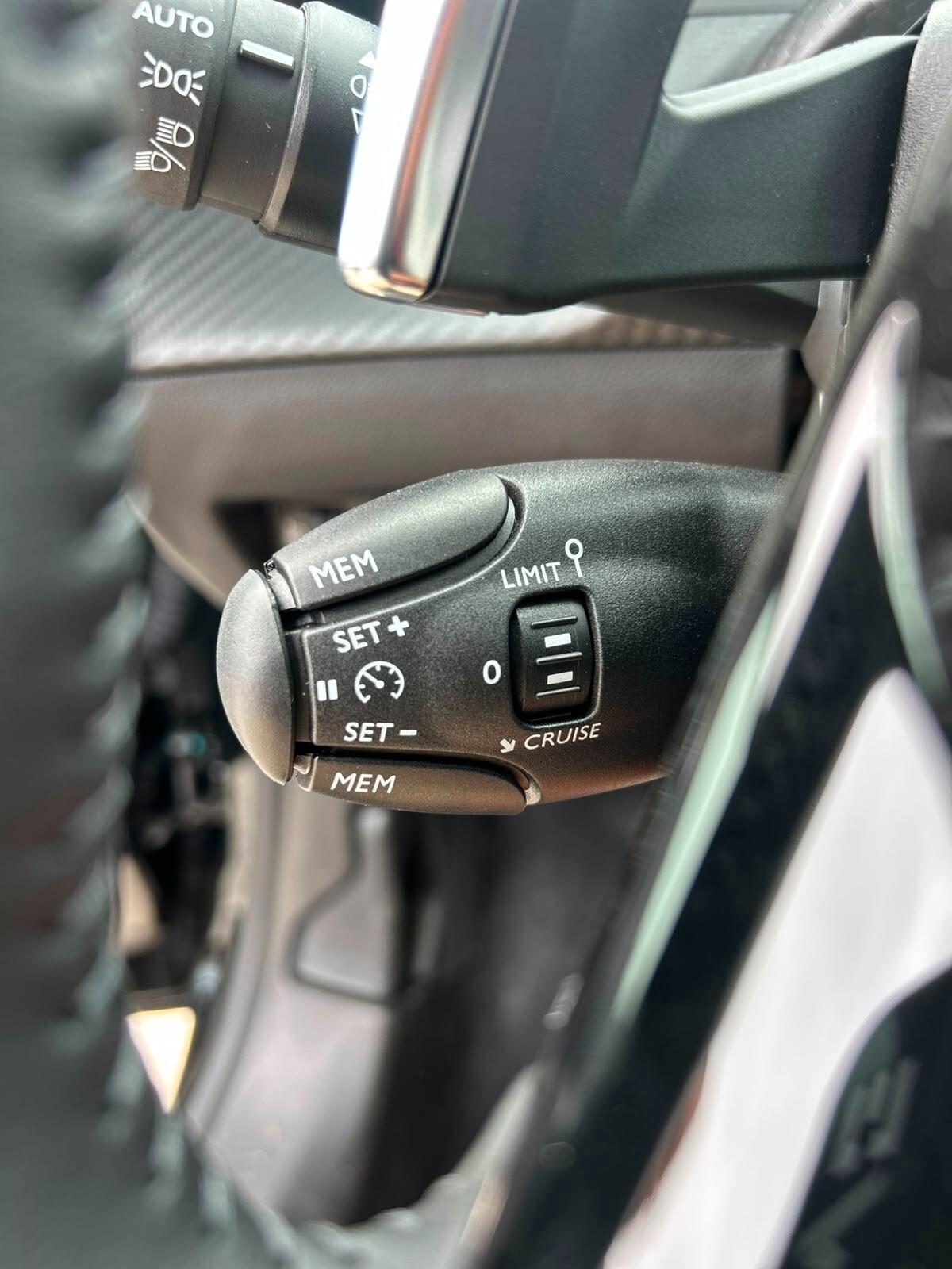Peugeot 208 Hybrid 110 e-DCS6 Business