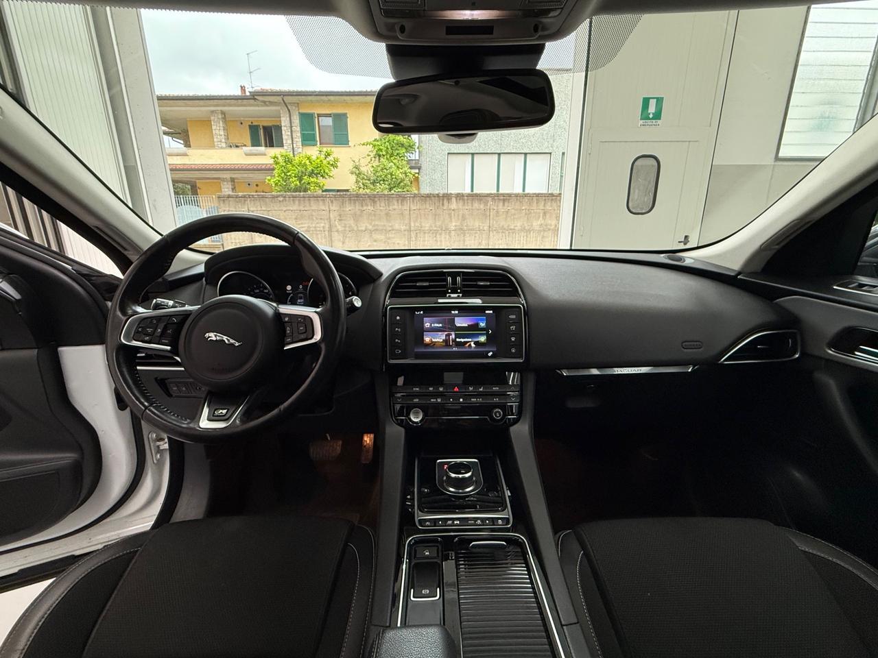 Jaguar F-Pace 2.0 D 180 CV AWD aut. R-Sport
