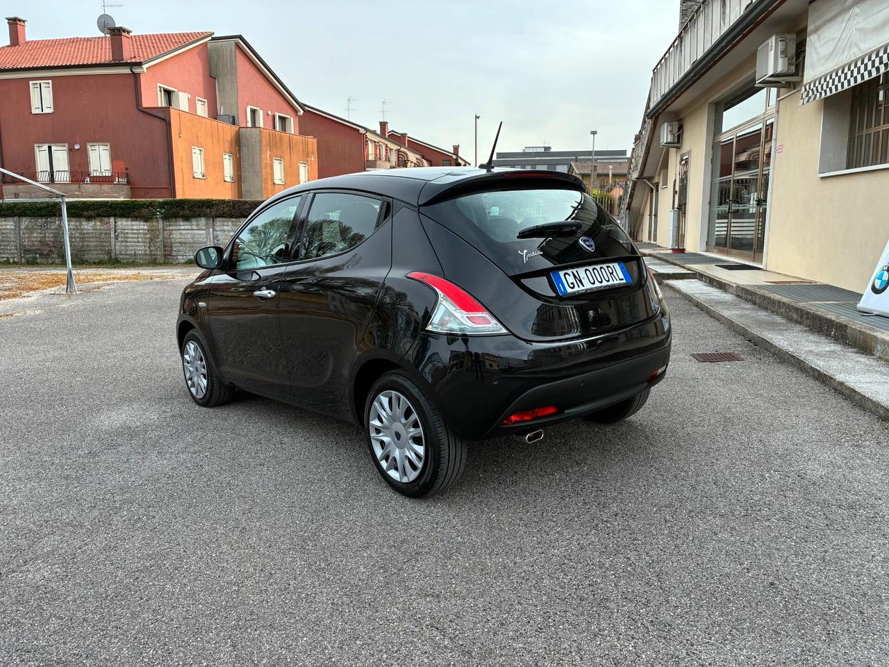 Lancia Ypsilon 1.0 FireFly 5 porte S&S Hybrid Gold