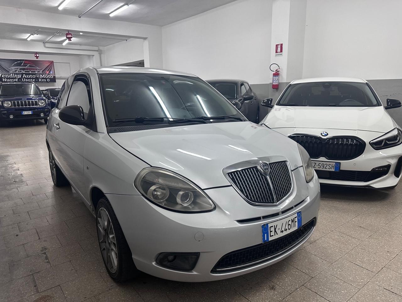 Lancia Ypsilon 1.3 MJT 75 CV Unyca 2012