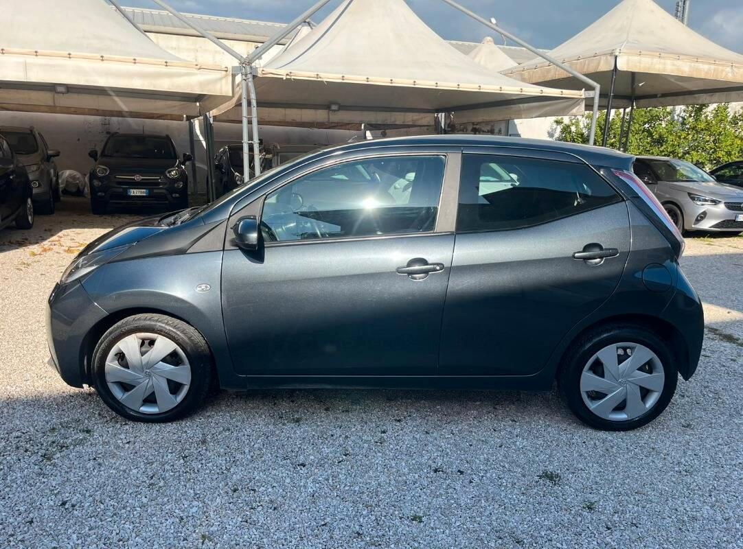 Toyota Aygo 1.0 x-play 5p my15