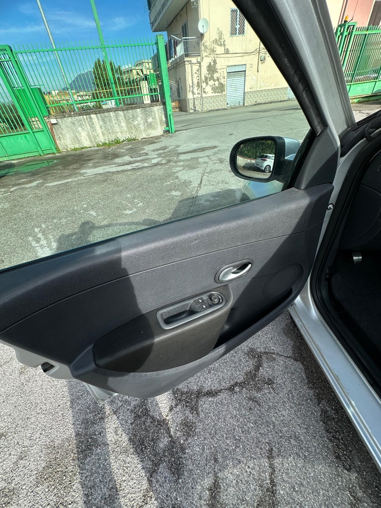 Renault Clio 1.2 16V 5 porte GPL Yahoo!