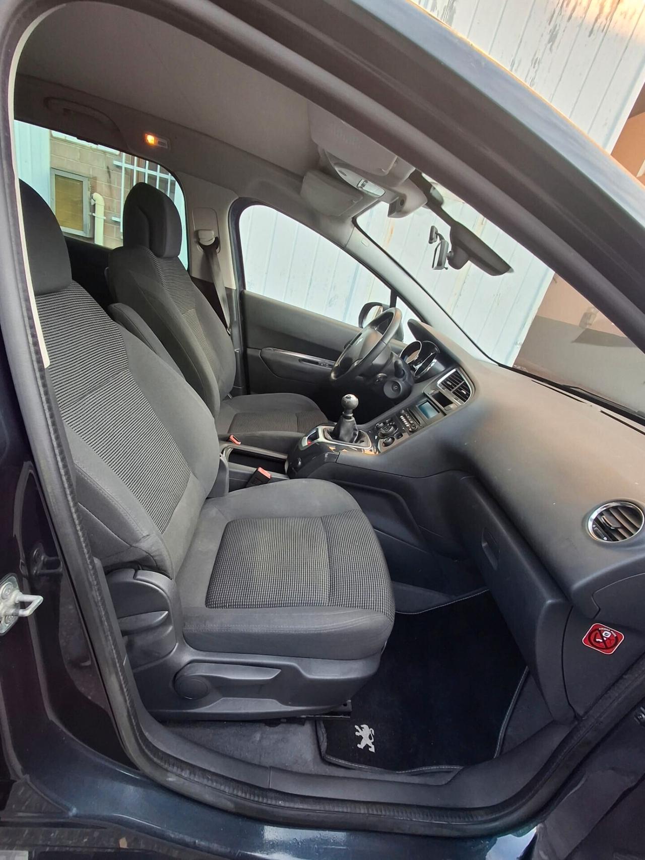 Peugeot 5008 1.6 HDi 115CV Business 7 POSTI