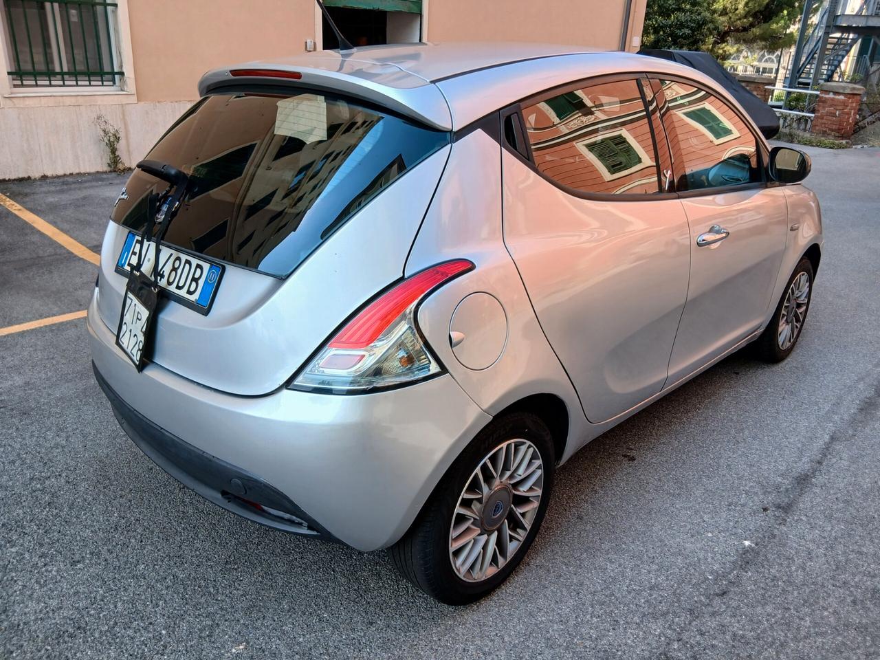 Lancia Ypsilon 1.2 69 CV 5 porte S&S Platinum