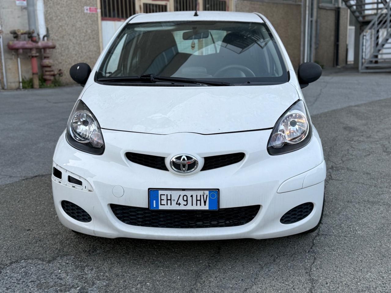 Toyota Aygo 1.0 12V VVT-i 5 porte Lounge Connect MMT