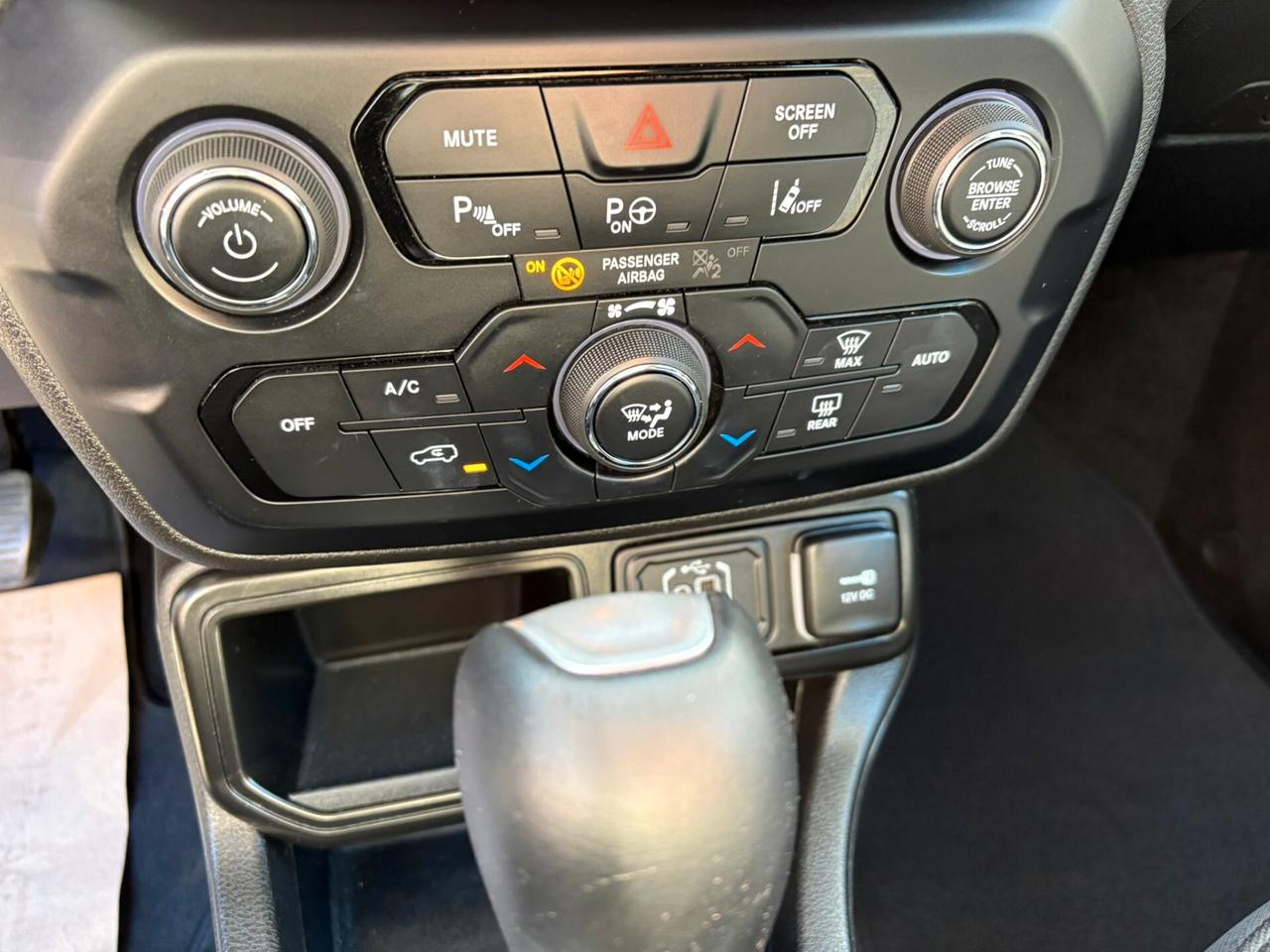 Jeep Renegade 1.5 Turbo T4 MHEV Summit