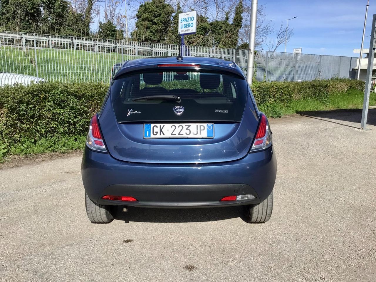 Lancia Ypsilon 1.0 70Cv FireFly 5 porte Hybrid Silver
