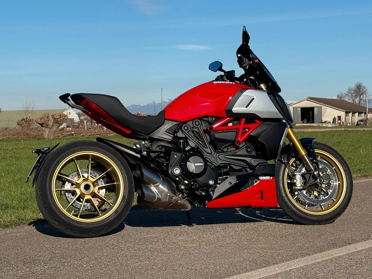 Ducati Diavel 1260 S "RED - GOLD WHEELS - KM 5200 TG DUCATI"