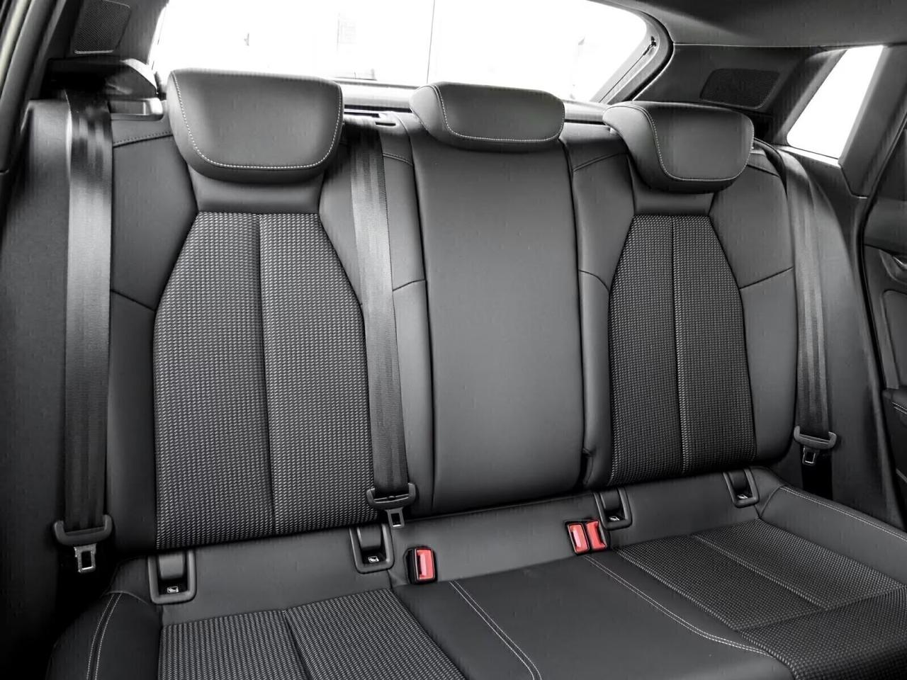 Audi A3 SPORTBACK 35 TDI S tronic S line edition PANORAMA + FARI MATRIX + CAMERA + R18