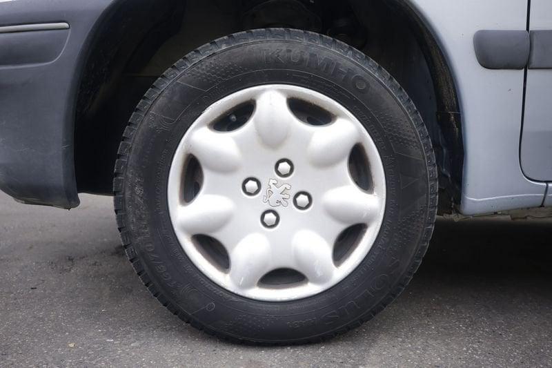 Peugeot 106 Peugeot 106 1.5 diesel cat 3 porte Open 42KW ANNO 2002