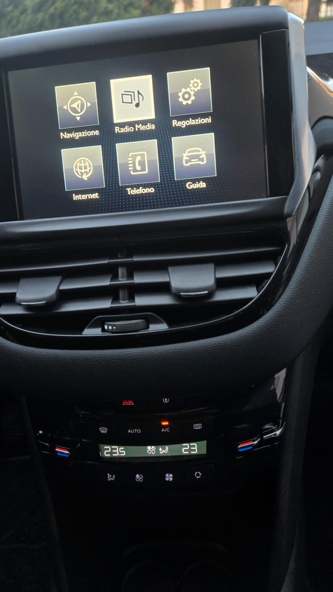 Peugeot 208 PureTech 82 5 porte Allure Neopatentati