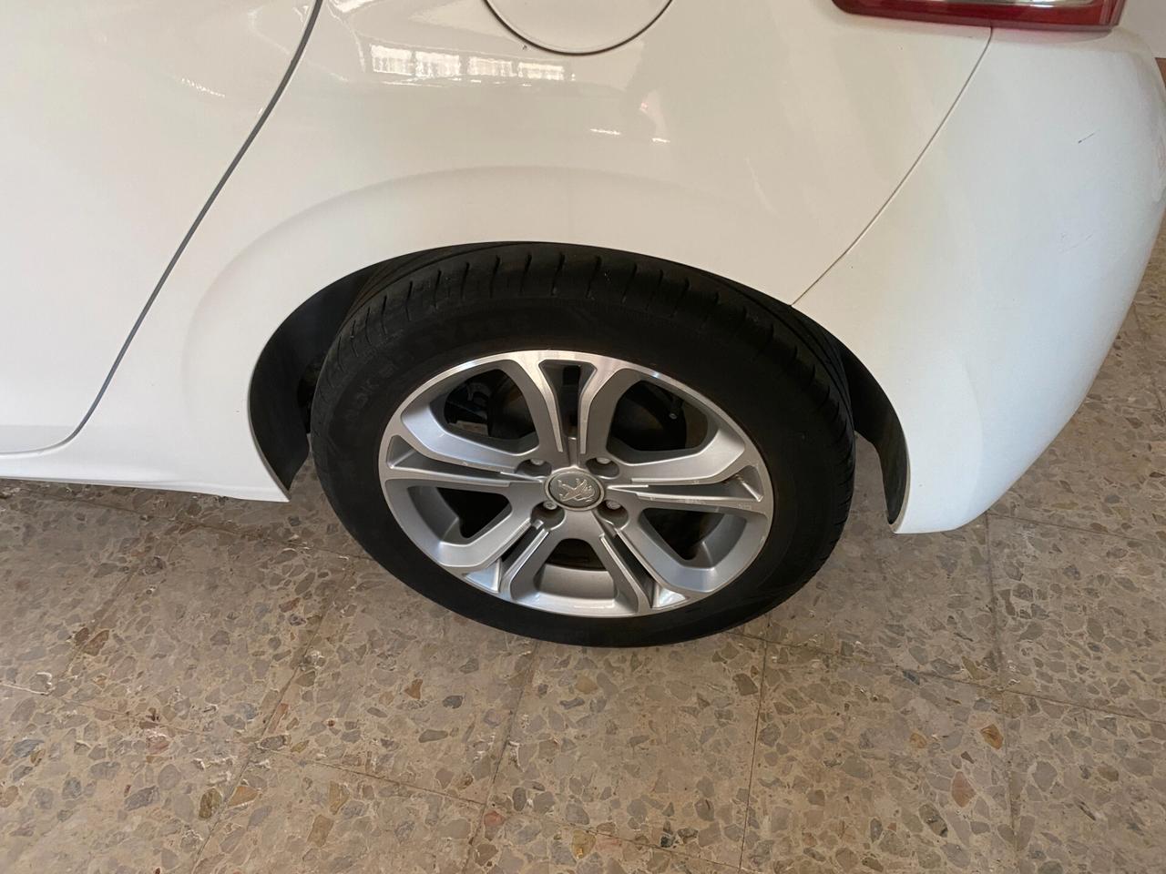 Peugeot 208 1.2 VTi 82 CV 5 porte Allure NEOPATENTATI