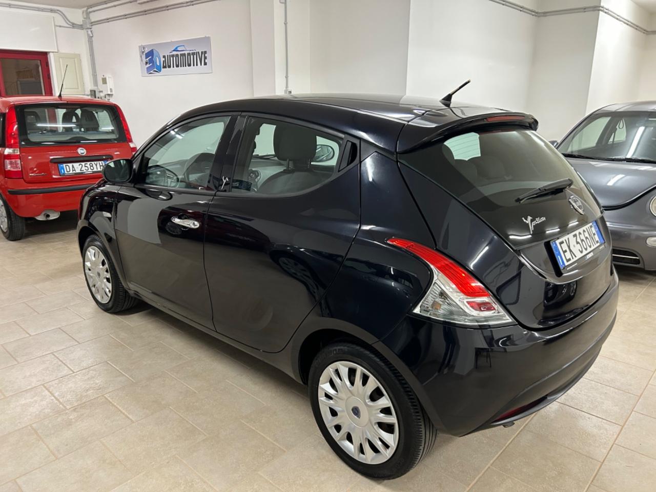 Lancia Ypsilon 1.2 69 CV 5 porte Silver