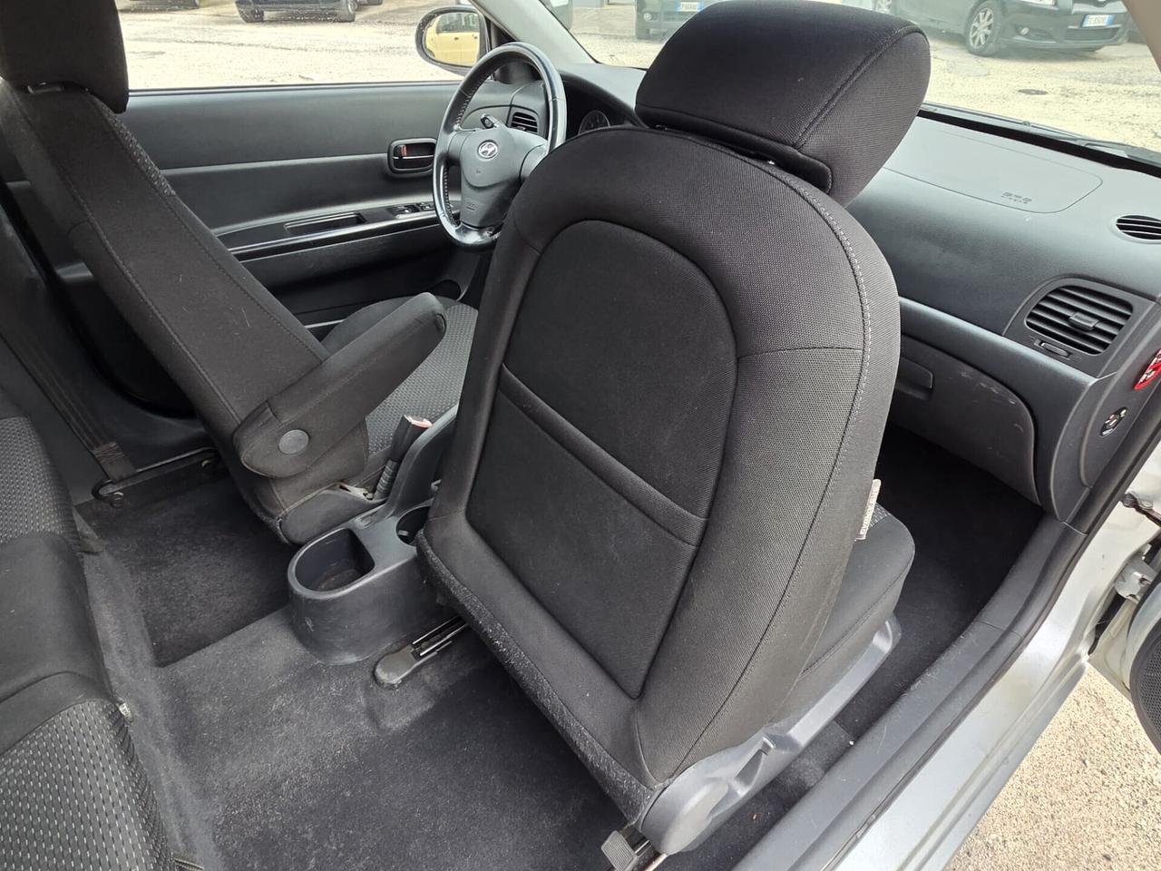 Hyundai Accent 1.4 DYNAMIC METANO -soli km 65.000-