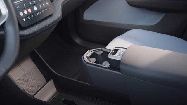 VOLVO EX30 PLUS SINGLE MOTOR