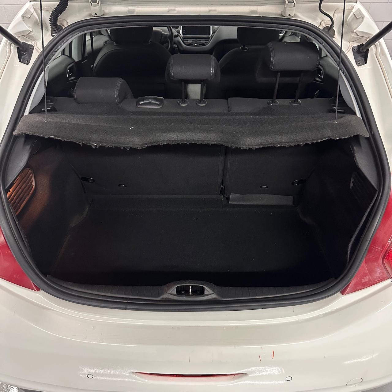 Peugeot 208 1.4 HDi 68 CV 5 porte Allure NEOPATENTATI EURO5B