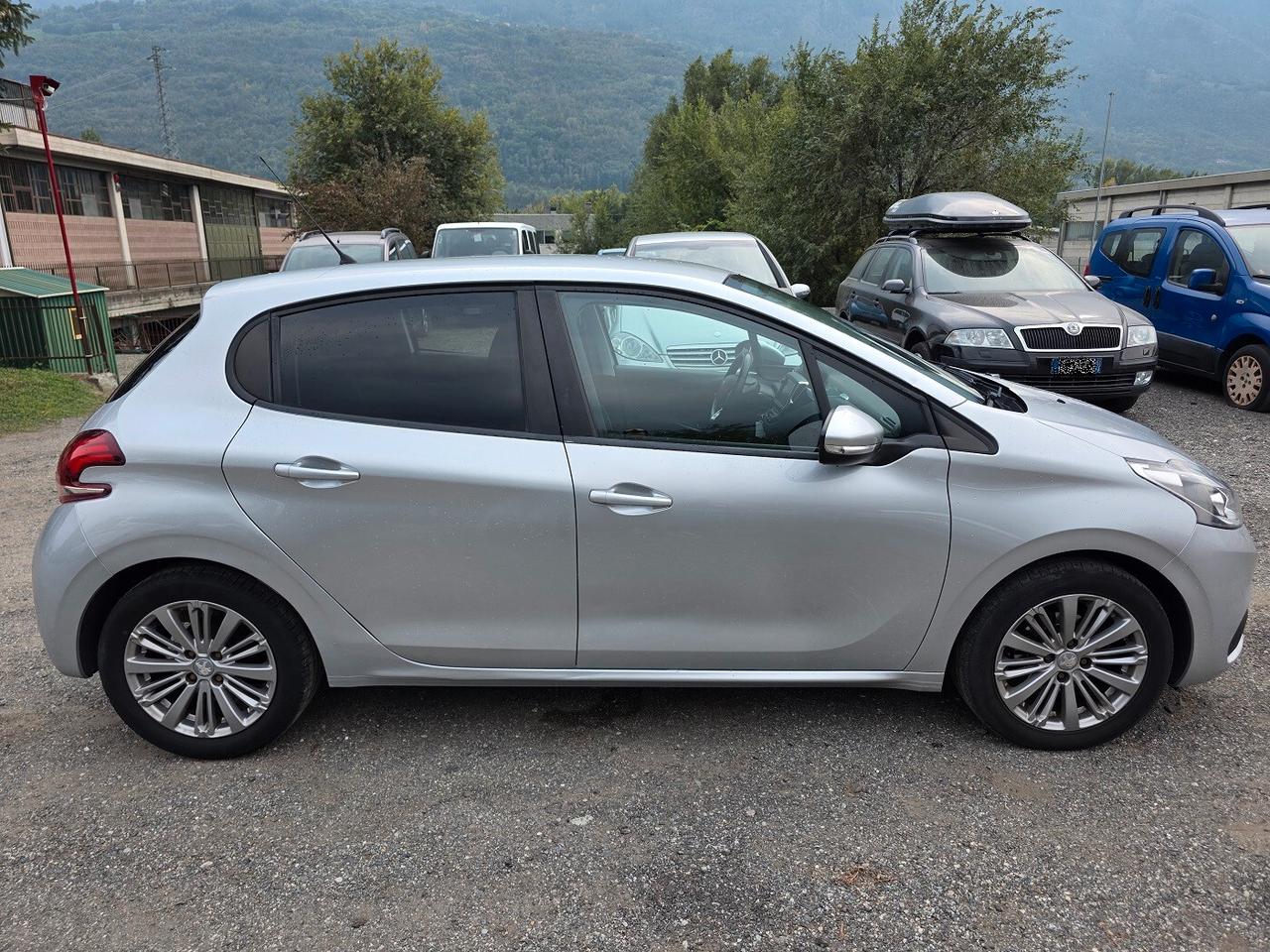 Peugeot 208 1.2 5 porte