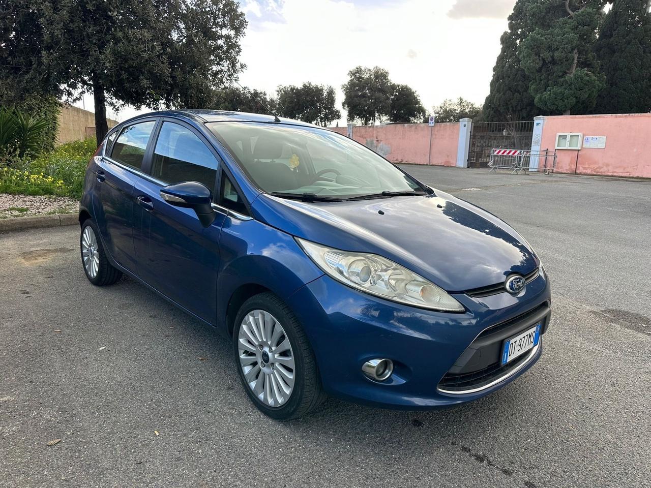Ford Fiesta 1.2 82 CV 5 porte Titanium-Neopatentati