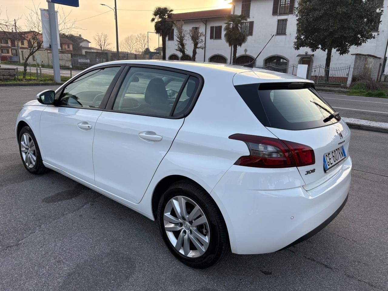 Peugeot 308 BlueHDi 130 S&S Allure