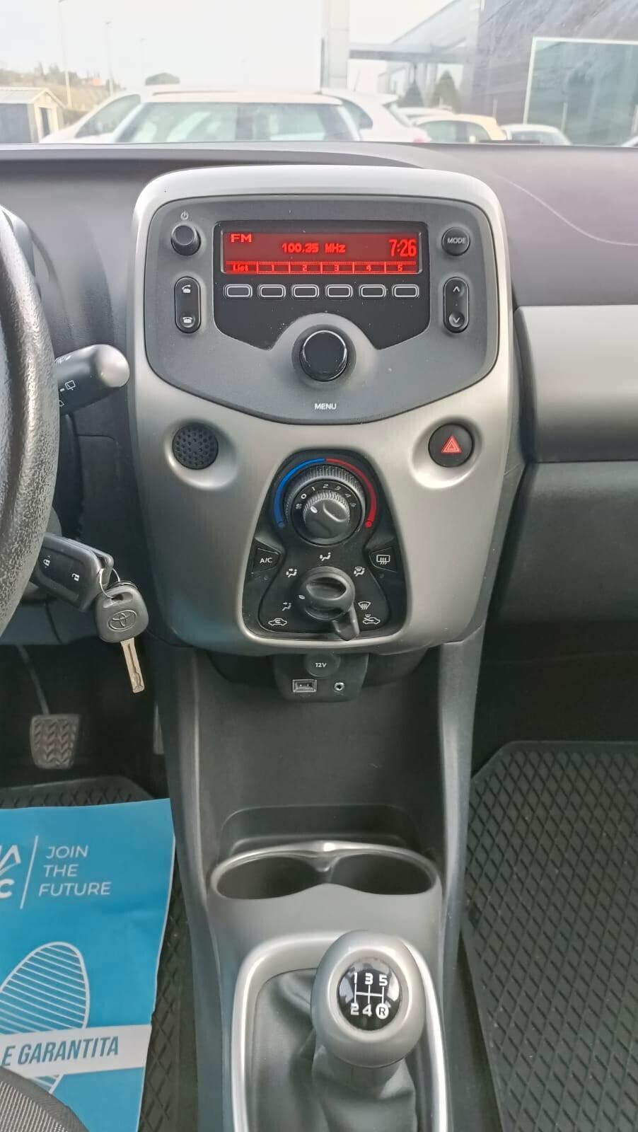 Toyota Aygo 1.0 VVT-i 69 CV 5 porte x-wave
