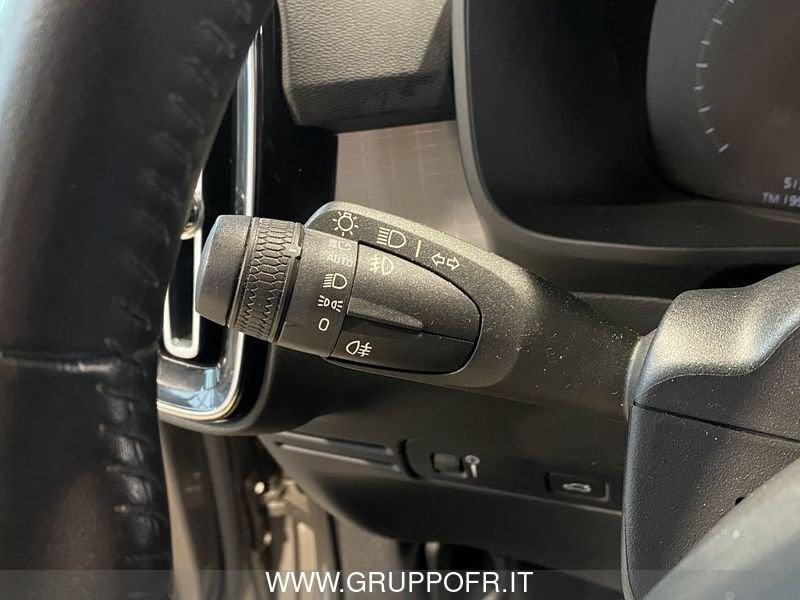 Volvo XC40 B4 AWD Geartronic Momentum Pro