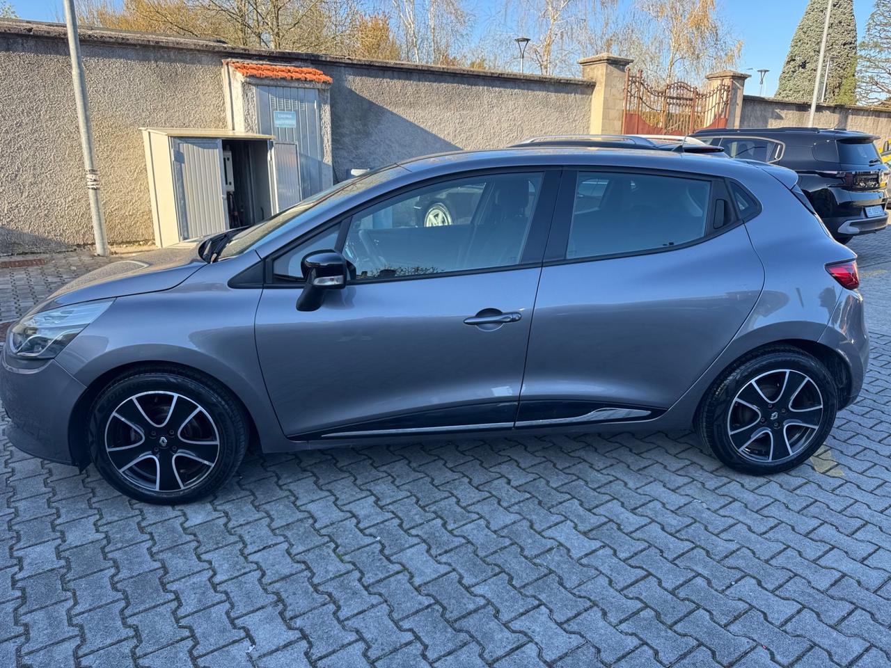 Renault Clio 1.2 75CV 5 porte neopatentati