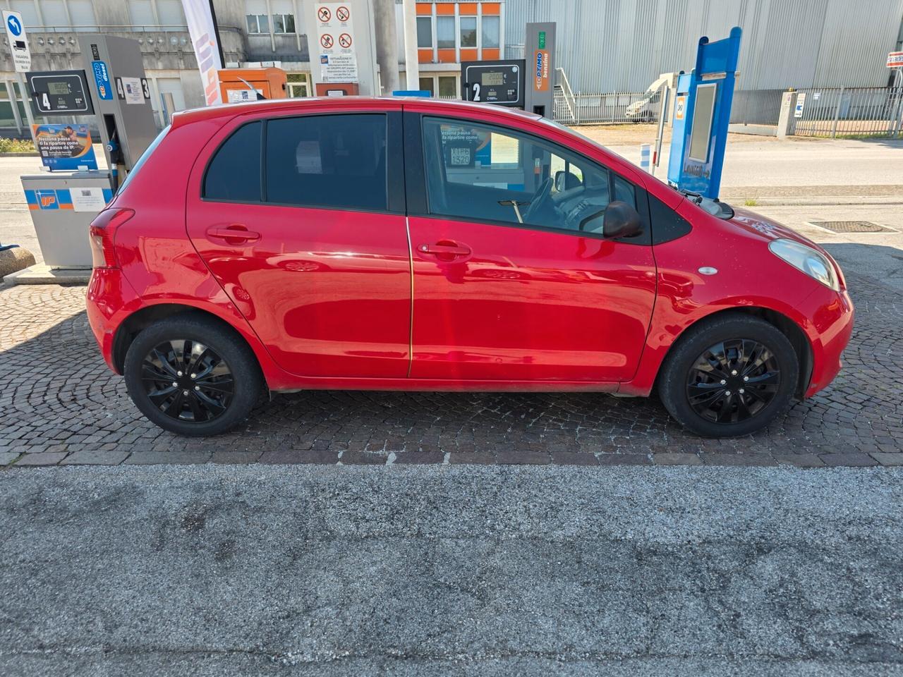 Toyota Yaris 1.0 5 porte con 250.000km Neopatentati ok