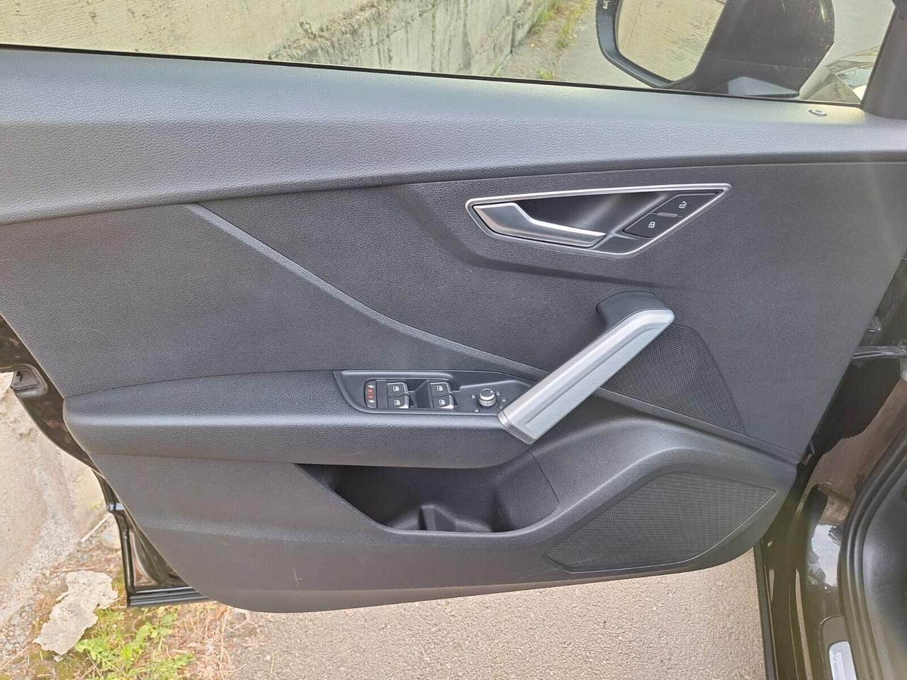 Audi Q2 30 TDI S tronic Identity Black