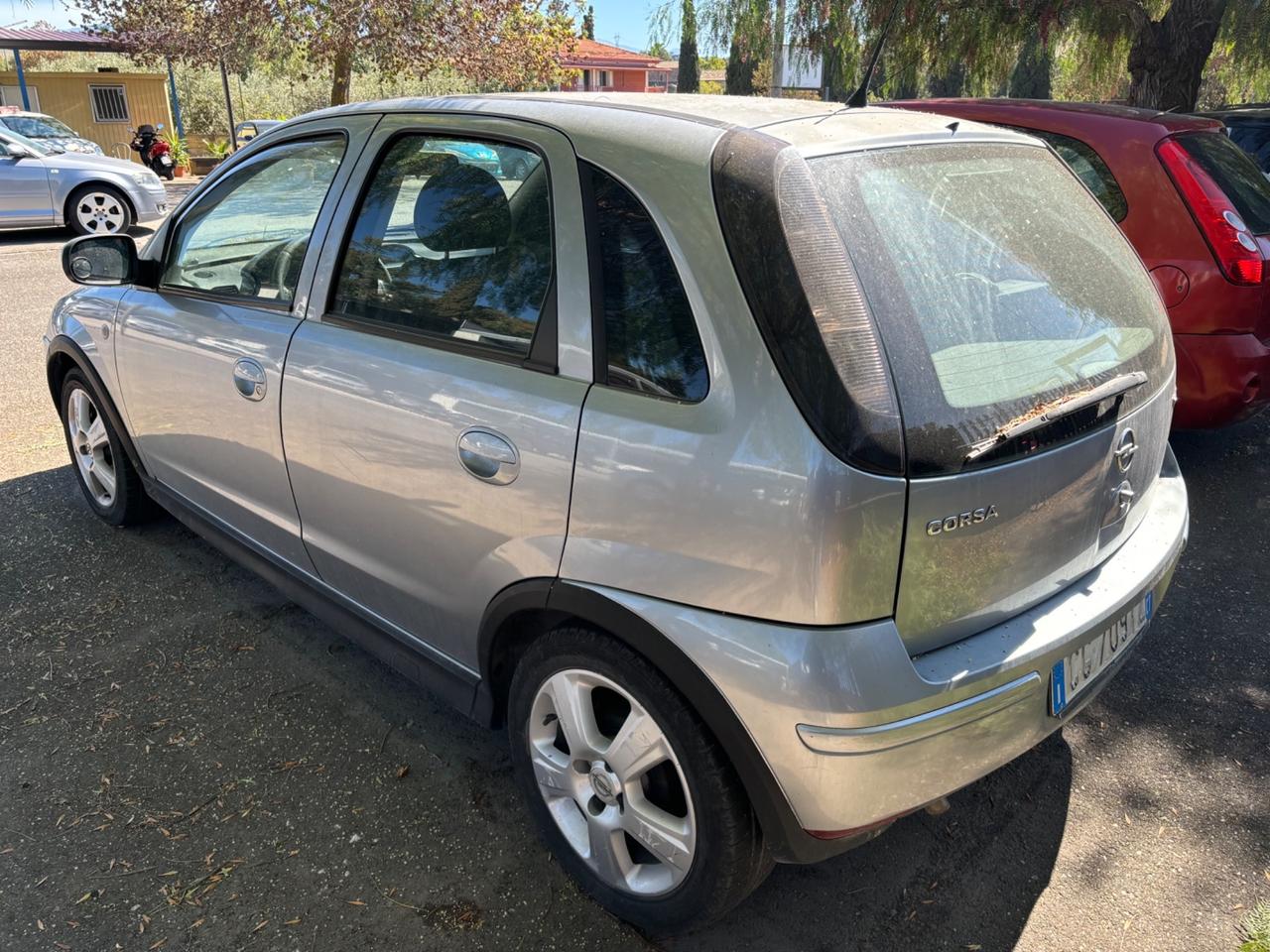 Opel Corsa 1.0i 12V cat 5 porte TomTom