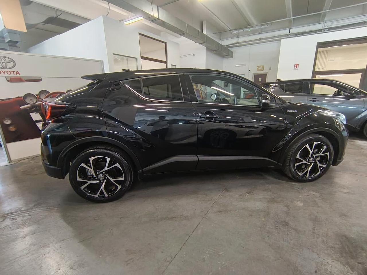 Toyota C-HR 1.8 Hybrid E-CVT Trend