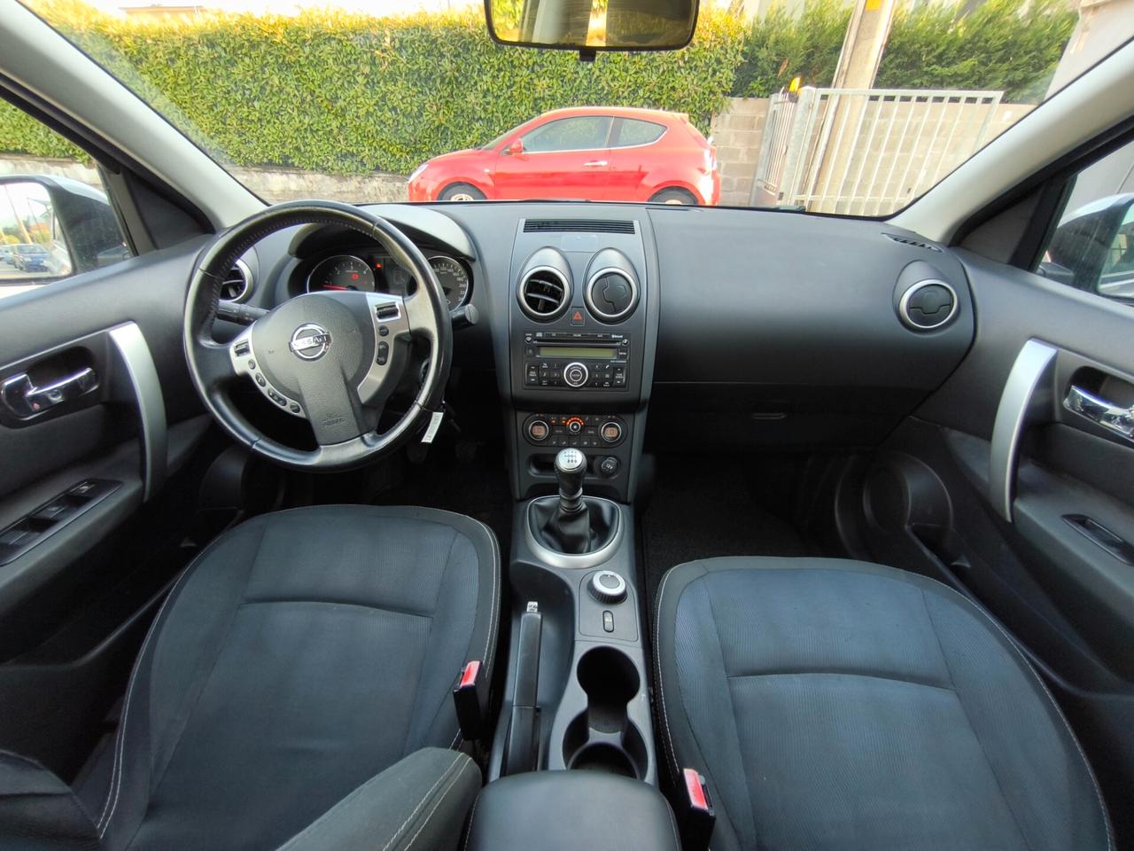 NISSAN QASHQAI 2,0 DCI 4X4- TEKNA-