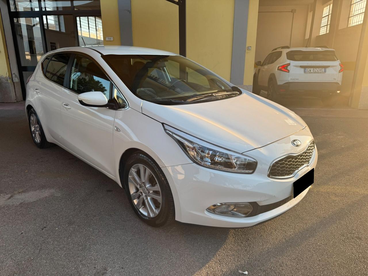 Kia Ceed cee'd 1.6 CRDi 128 CV 5 porte Stop&Go high tech