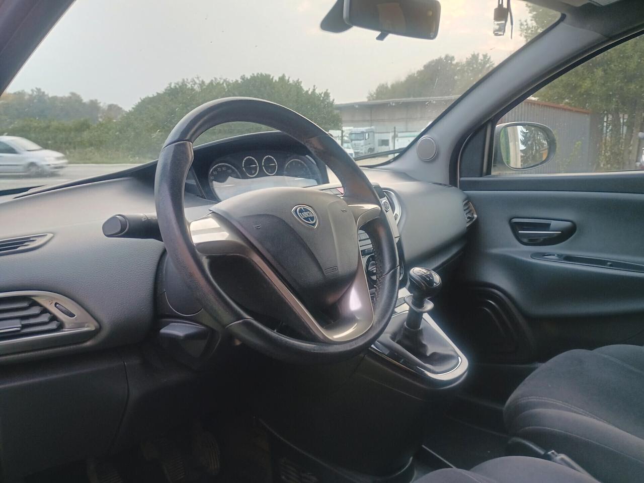 LANCIA YPSILON 1.2 NEOPATENTATI