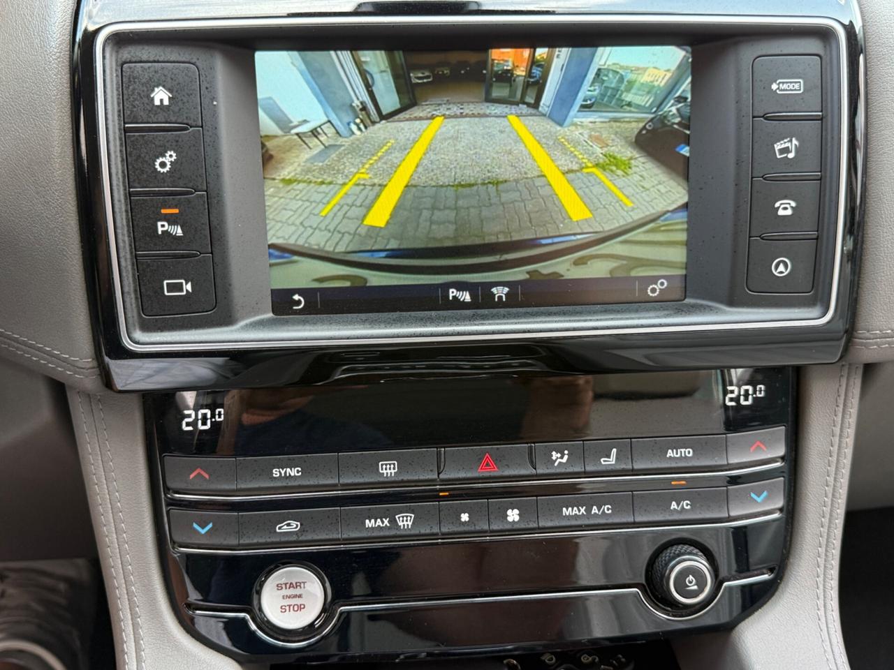 Jaguar F-Pace TURBO NUOVO 4x4 2.0 D 180 CV aut. Portfolio