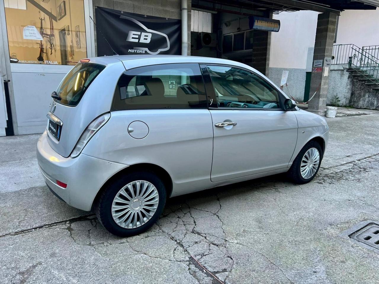 Lancia Ypsilon 1.4 77cv Argento Euro4 Neopatentati