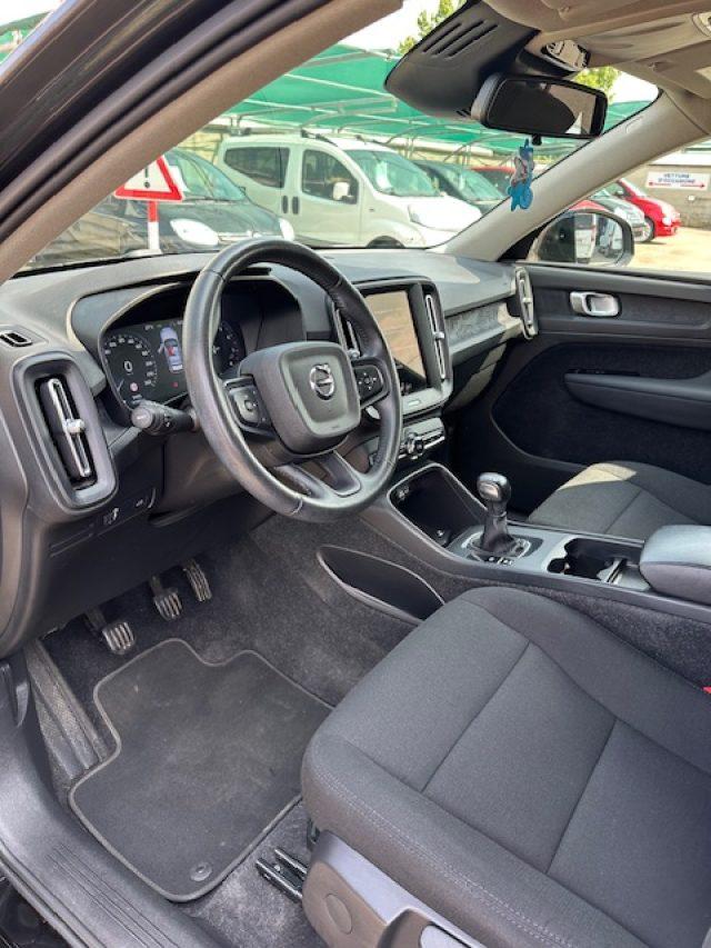 VOLVO XC40 T2 Momentum Core