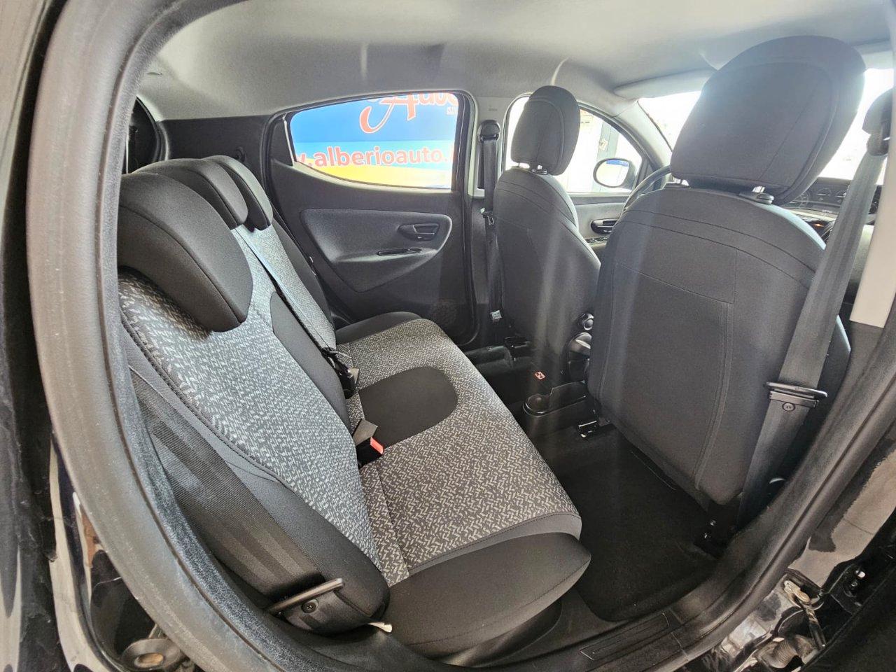 Lancia Ypsilon 1.0 firefly hybrid Silver s&s 70cv 5p.ti