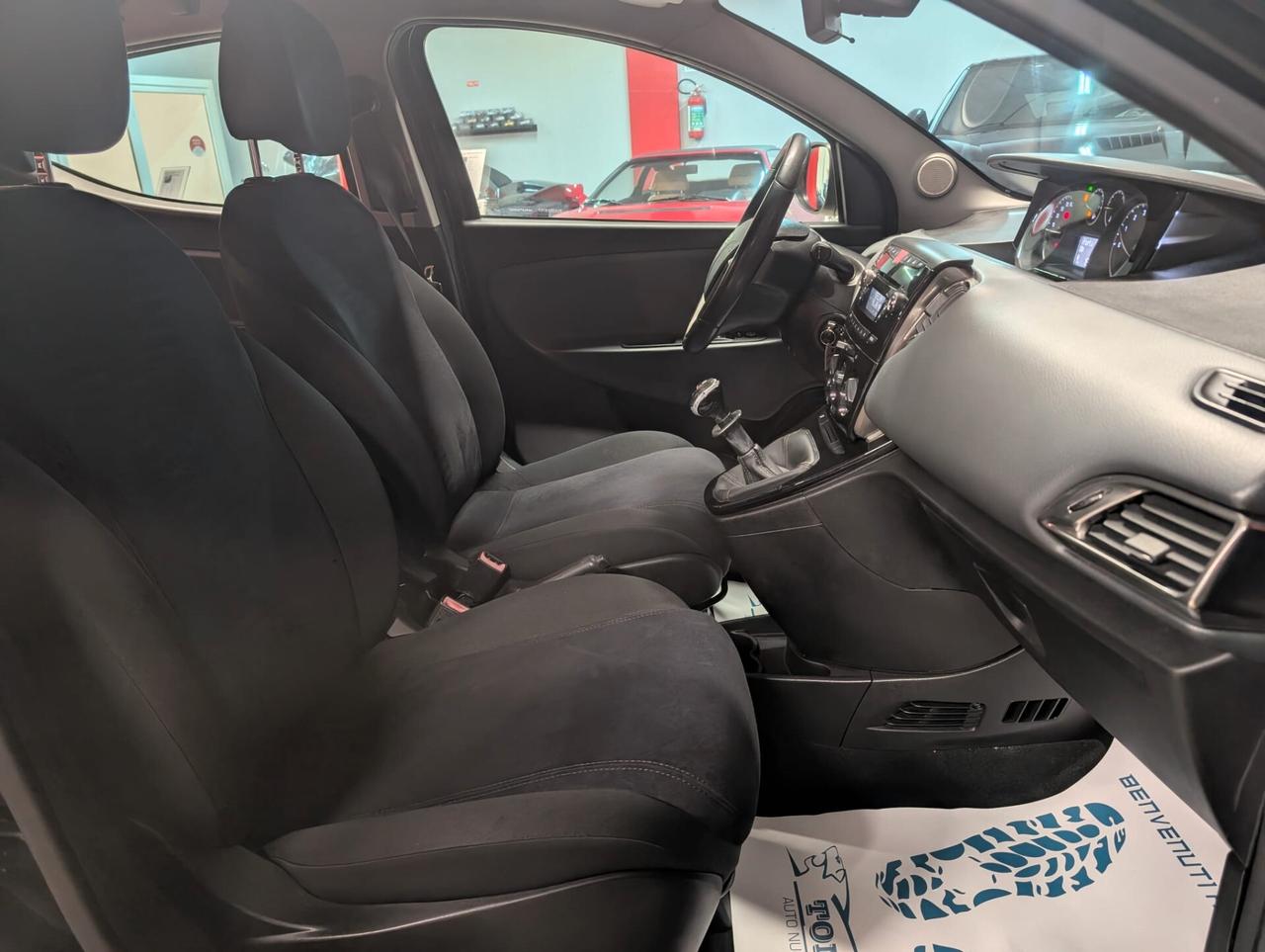 Lancia Ypsilon 0.9 TwinAir 85 CV 5 porte Metano