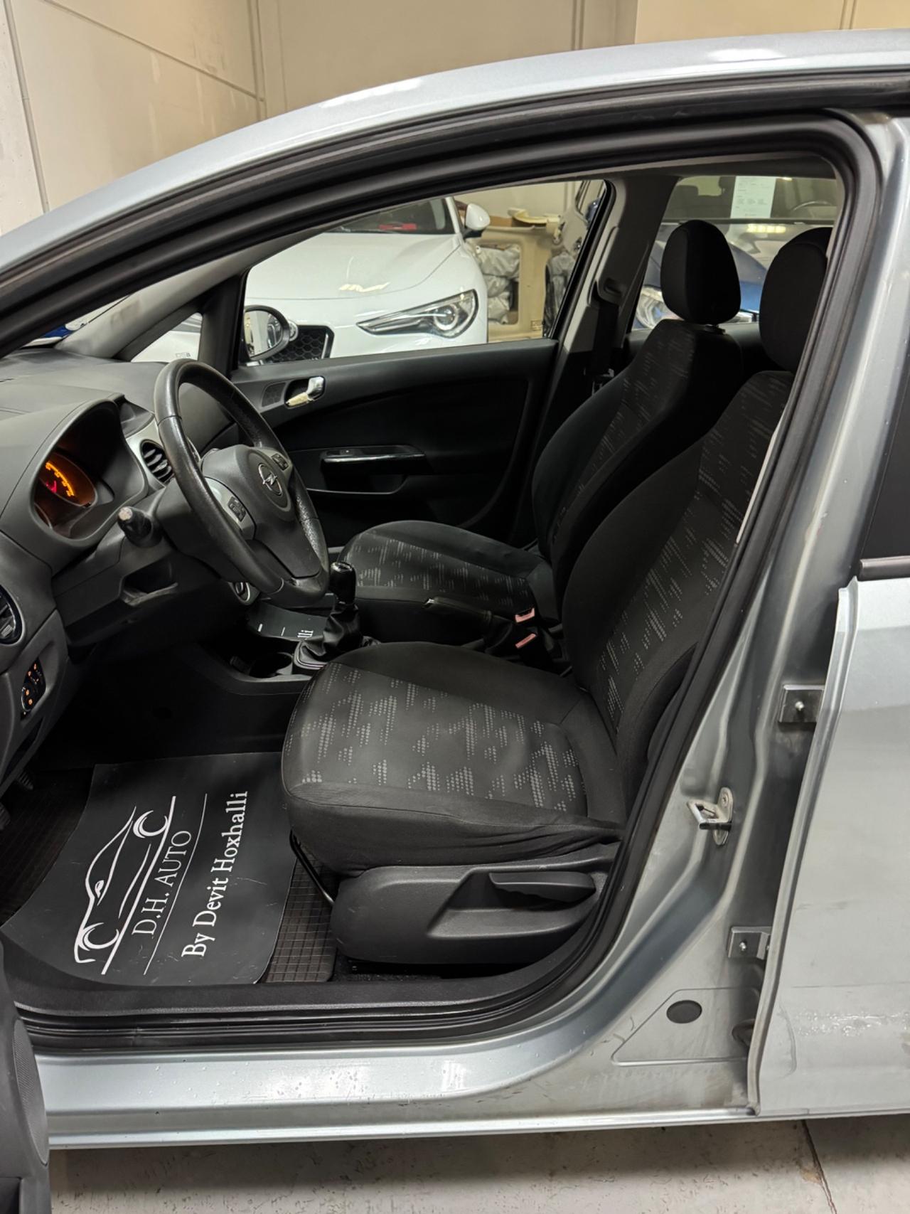 Opel Corsa 1.2 5 porte Cosmo