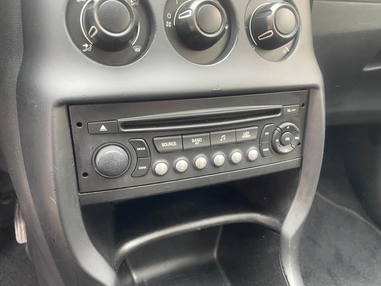 Citroen C3 NEOPATENTATI - BENZINA AREA B MILANO