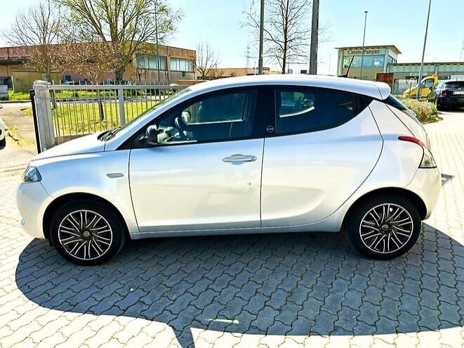 Lancia Ypsilon 1.0 FireFly 5 porte S&S Hybrid Gold Plus