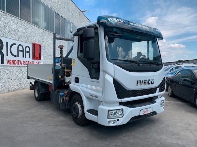 Iveco Eurocargo con GRU e cassone fisso