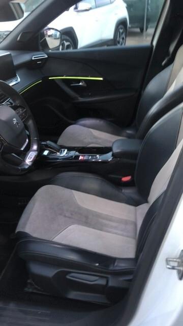 Peugeot 2008 motore elettrico 136 CV GT