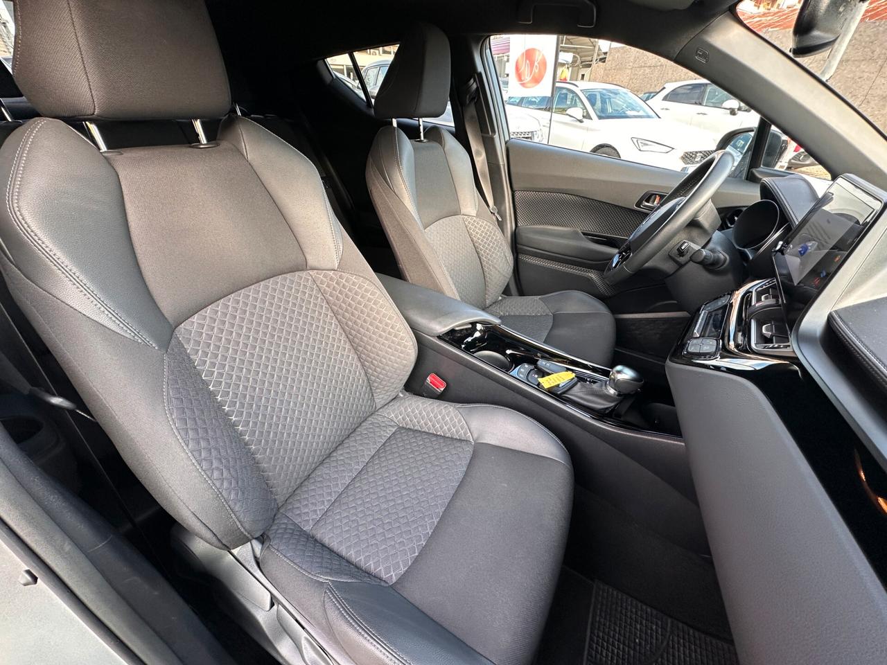 Toyota C-HR 2.0 Hybrid E-CVT Lounge