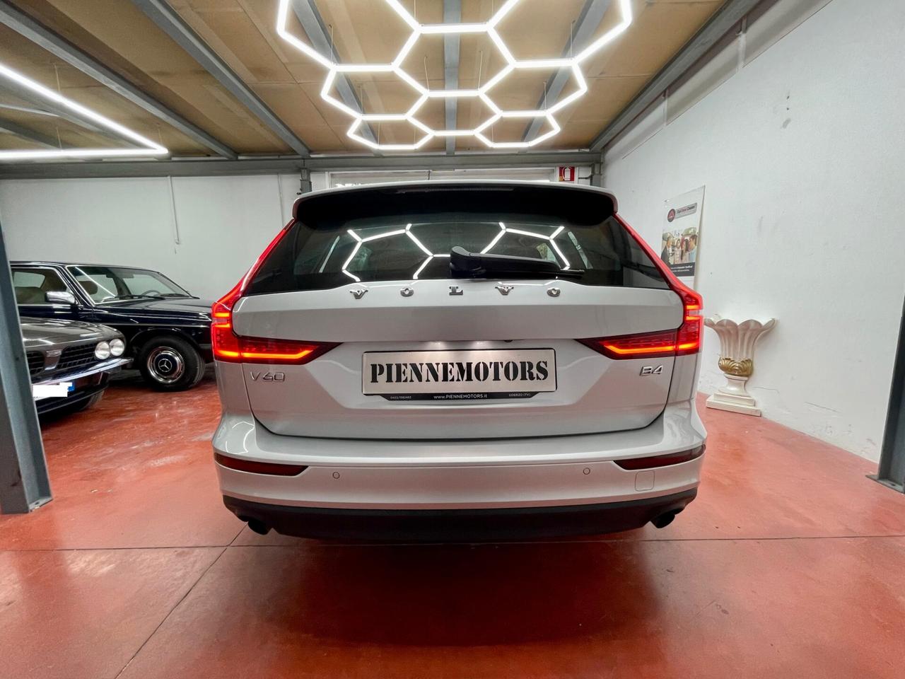 Volvo V60 B4 2.0d IVA ESPOSTA TAGLIANDI UFFICIALI VOLVO