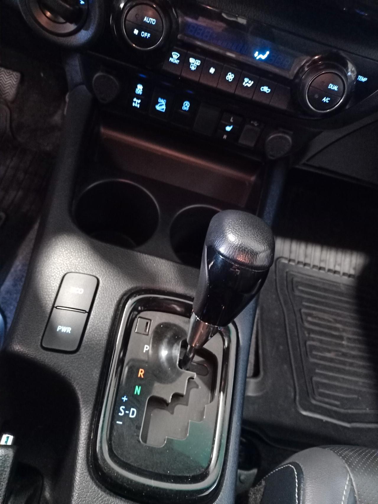 Toyota Hilux Hilux 2.8 d double cab Invincible 4wd auto*