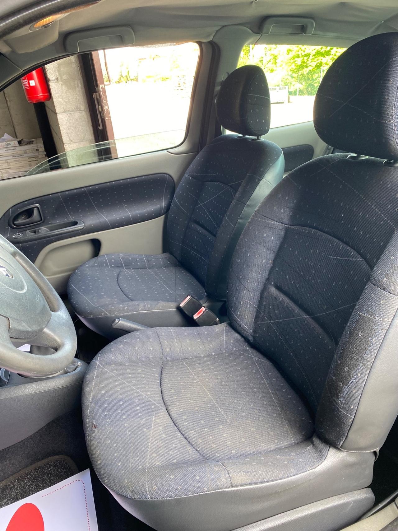 Renault Clio 1.2 16V 3 porte Neopatentati