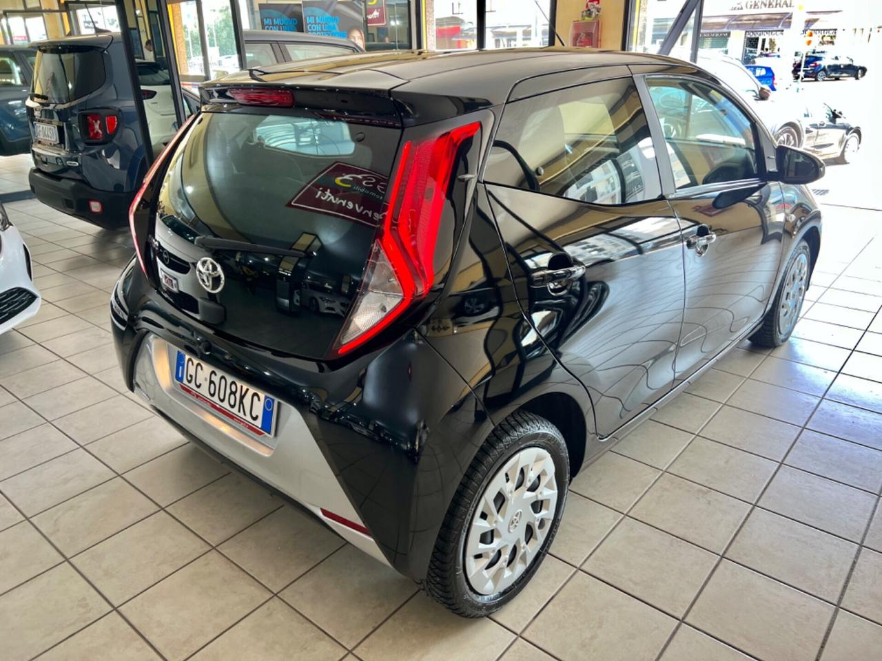 Toyota Aygo Connect 1.0 VVT-i 72 CV 5 porte x-play